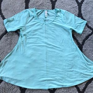 Lularoe medium perfect tee